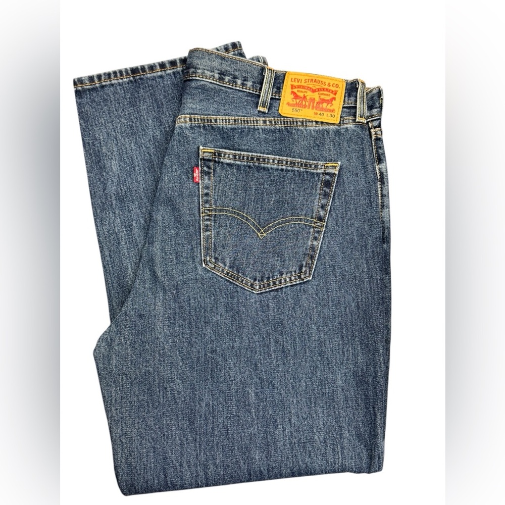 Levi Strauss 550 Jeans- Like New - Picture 7 of 7